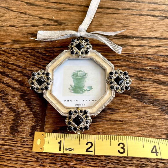Black/Cream Metal Photo Frame Ornaments with Black Accent Beading - Picture 7 of 14